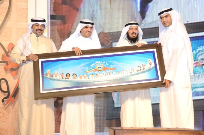 العنجري والديحاني والعوض يكرمون راعي الحفل 