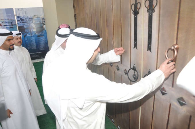 يوسف خالد المرزوق ووزير الدولة لشؤون الاسكان ياسر ابل يفتتحان المشروعتصوير فريال حماد، قاسم باشا، انور الكندري احمد علي، ريليش كومار
﻿
