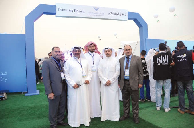 احمد السريع وعدد من منظمي المهرجان﻿