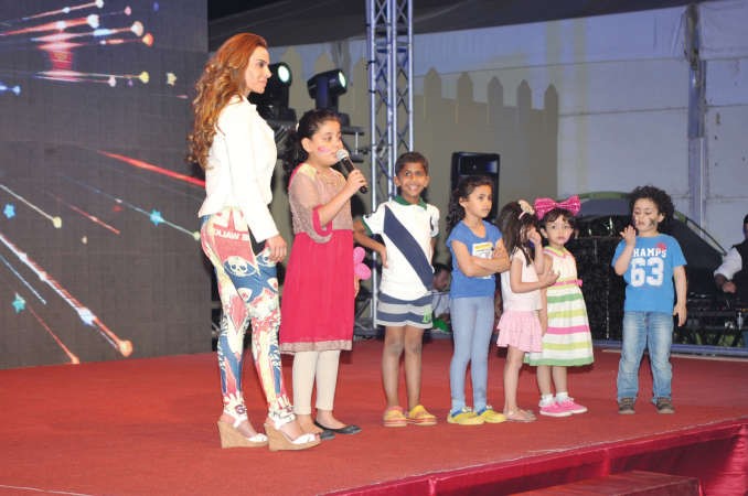 الاطفال يستمتعون بالعروض﻿
