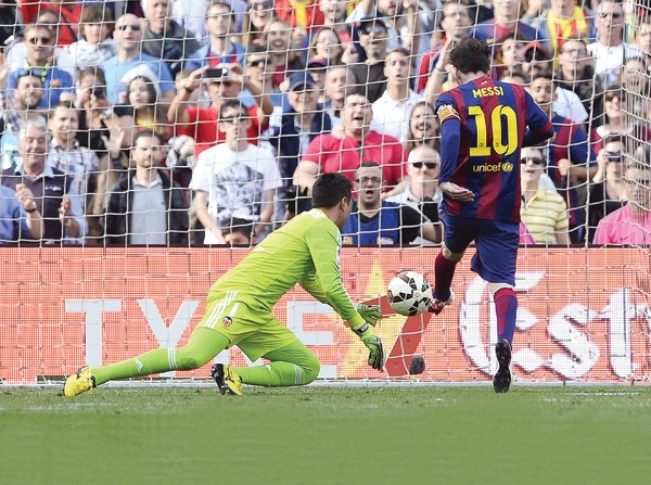 برشلونة يجتاز فالنسيا والهدف الـ400 لميسي