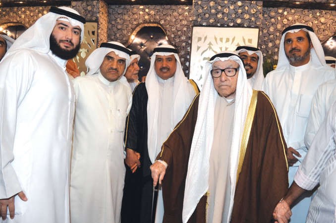 عيسى العثمان ونبيل العثمان ودبدر الرميضي يهنئون﻿