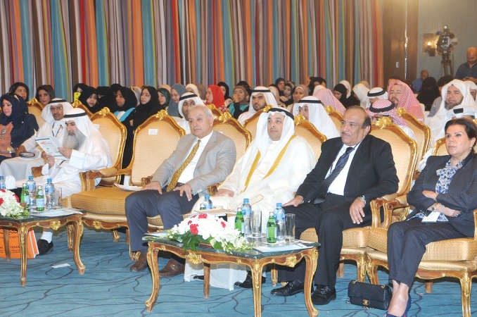 يعقوب الصانع ود بدر العيسى ود خالد الصالح في مقدمة الحضور 