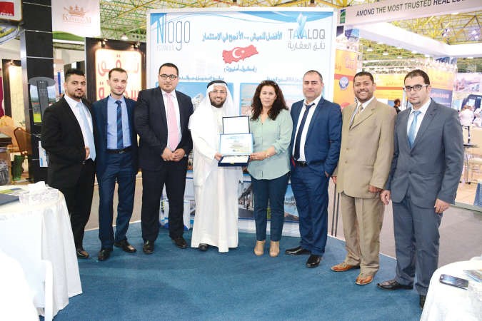 مسؤولو تالق يتسلمون الدرع﻿