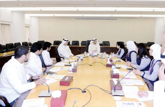 رئيس مجلس الامة مرزوق الغانم خلال ترؤسه اجتماع مكتب برلمان الطالب
