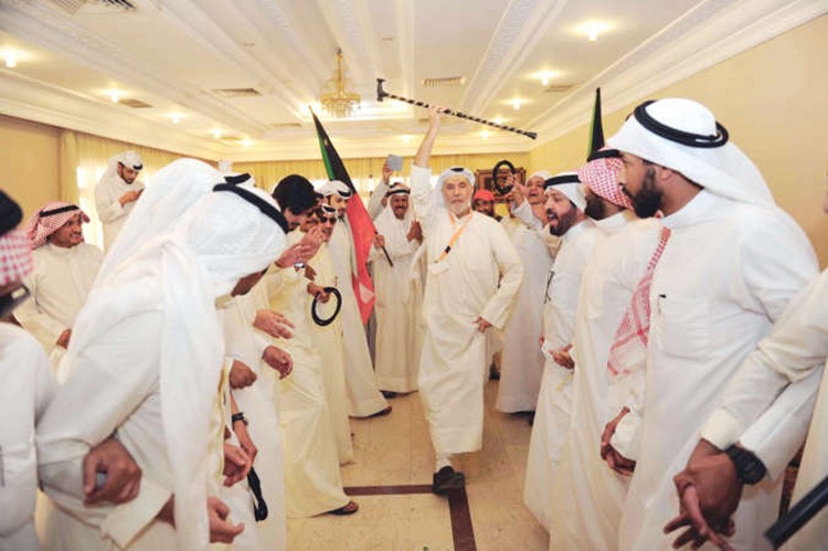 عباس الشعبي يرقص فرحا بالافراج عن مسلم