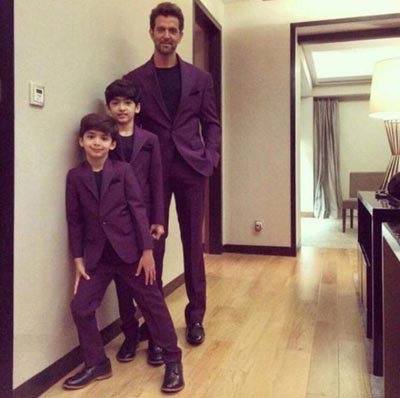 صورة تجمع هريثيك روشان مع ابنائه