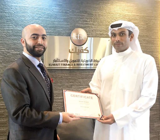 محمد العيبان يكرم مناضل عبدالله﻿