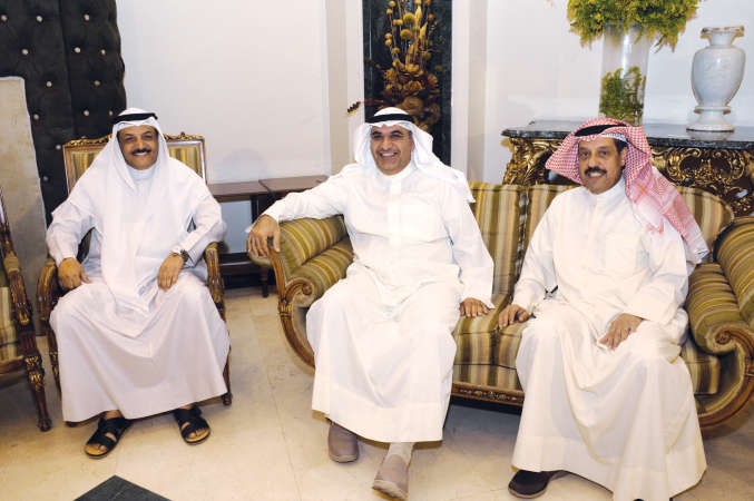 الزميل جاسم التنيب مع اللواء خالد الديين واللواء عيد ابو صليب