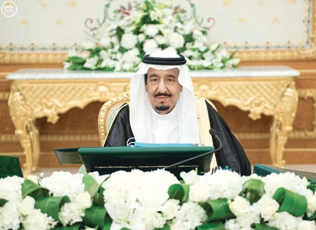 خادم الحرمين الشريفين الملك سلمان بن عبد العزيز مترئسا جلسة مجلس الوزراء امسواس 