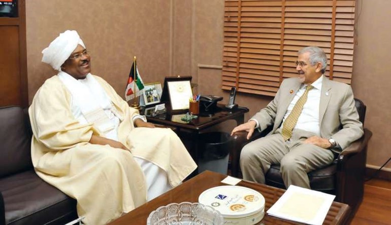 دهلال الساير اثناء لقائه مع السفير السوداني﻿