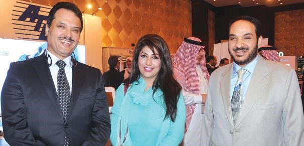 دجمال الحربي ودنواف المطيري مع خبيرة تجميل البشرة زيبا رفيقمحمد هاشم