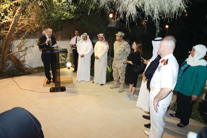 السفير الفرنسي كريستيان نخلة متحدثا خلال الاحتفال 