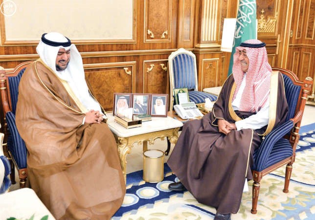 ولي العهد السعودي صاحب السمو الملكي الامير مقرن بن عبدالعزيز مستقبلا الشيخ ثامر العلي