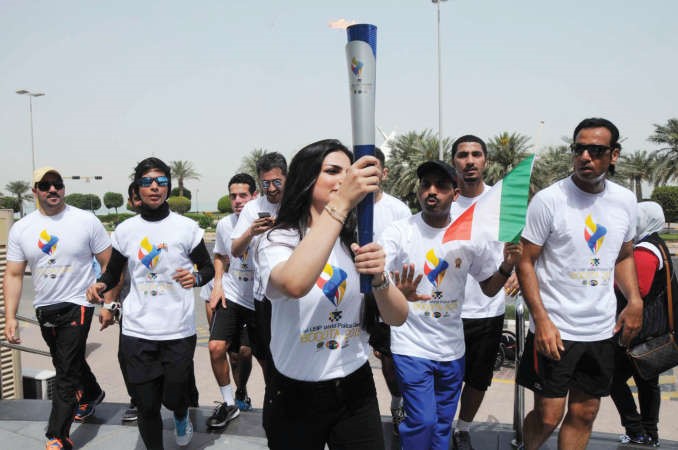 مريم الخرافي تحمل الشعلة 