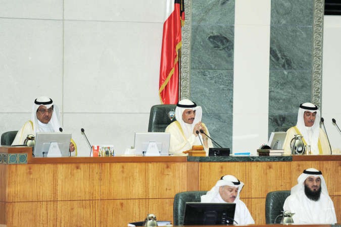 رئيس مجلس الامة مرزوق الغانم ونائبه مبارك الخرينج وامين السر معادل الخرافي على المنصة وتبدو الامانة العامة
