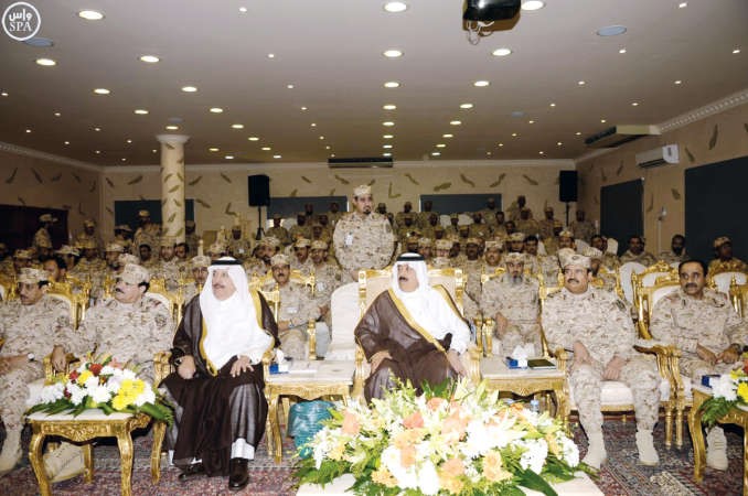 صاحب السمو الملكي الامير متعب بن عبدالله خلال زيارته التفقدية للواء الامير سعد بن عبدالرحمن الالي بالرياض واس 