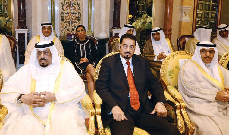 د حمد الدعيج وعدد من السفراء والديبلوماسيين وتبدو السفيرة ريم الخالد