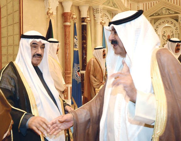 سمو الشيخ ناصر المحمد مصافحا خالد الجارالله