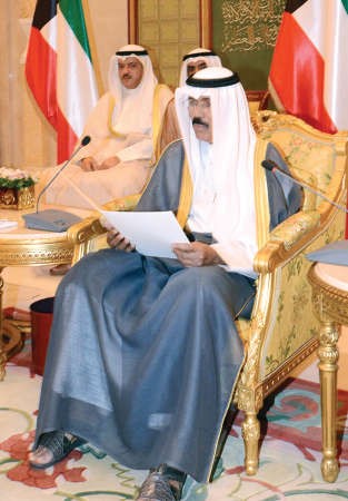سمو نائب الامير وولي العهد الشيخ نواف الاحمد متحدثا خلال افتتاح المؤتمر الثامن لرؤساء البعثات الديبلوماسية امس 