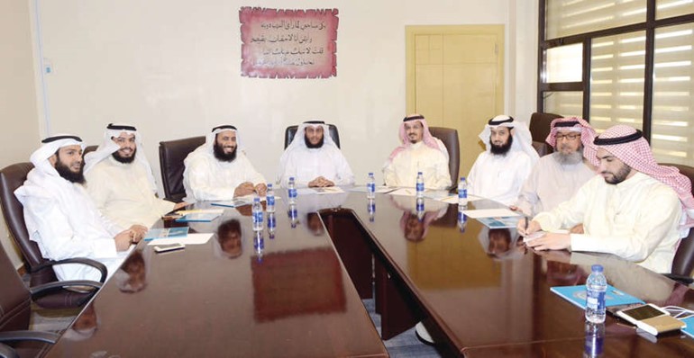 جانب من المؤتمر الصحافي لرئيس واعضاء مجلس الادارة﻿