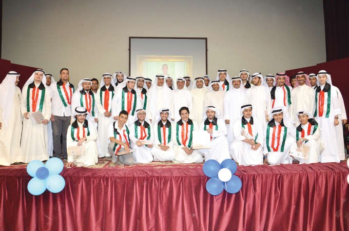  عقيل المهنا وخالد الربيعان وياسر الحاي يتوسطون مجموعة من الفائقين ﻿