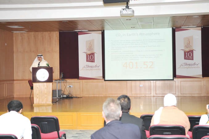 د عبداللطيف بن نخي خلال المحاضرةريليش كومار﻿