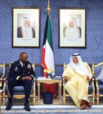  الشيخ صباح الخالد مستقبلا الجنرال لويد جي اوستن 