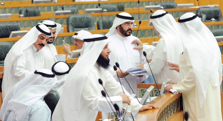 د احمد مطيع متحدثا ويبدو عبدالله المعيوف ود محمد الحويلة وسعدون حماد﻿