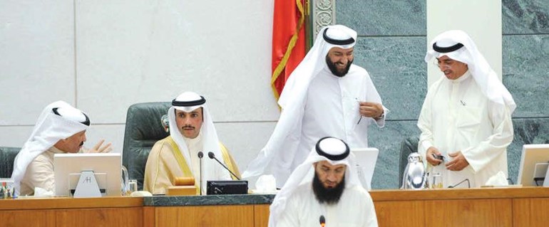 رئيس مجلس الامة مرزوق الغانم ود علي العمير وم عادل الخرافي ومحمد طنا على المنصة ويبدو الامين العام﻿