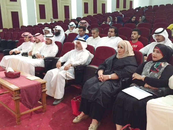 فهد الغيص متقدما الحضور