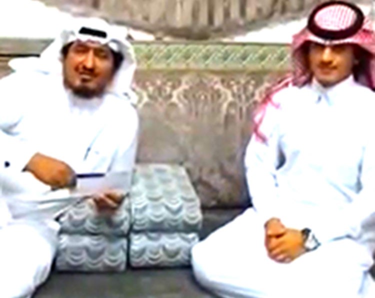 بالفيديو.. سعودي يقدم لزوجته الأولى "شيك مصدق" بـ 100 ألف ريال كرضوة زواج بعد زواجه بأخرى
