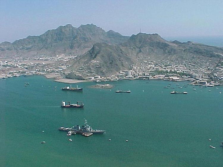 السفن الإيرانية على مرأى البوارج الأميركية في خليج عدن