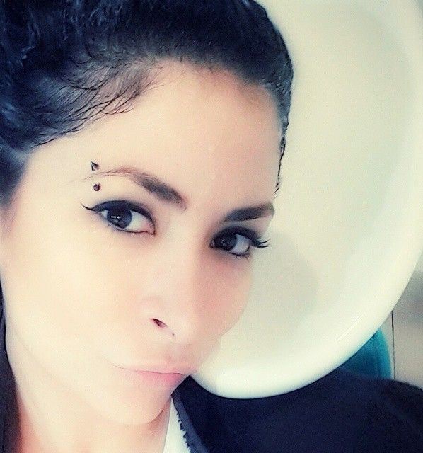 بالصور.. ديمة بياعة قبل وبعد تسمير بشرتها.. أيهما أجمل؟