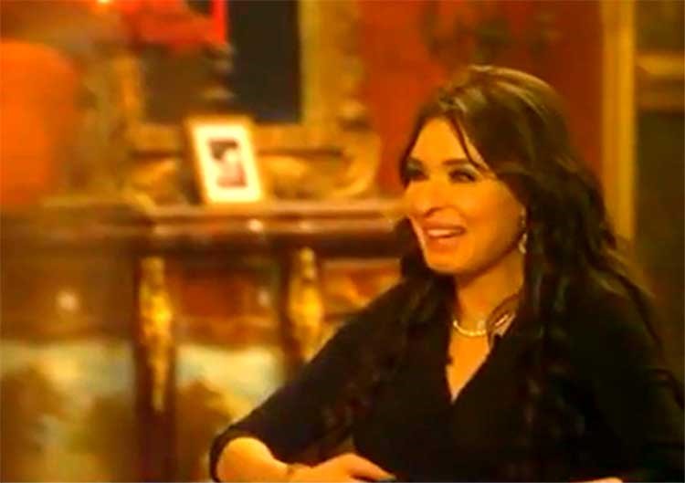 بالفيديو.. الراقصة دينا: لو كنت رجلا لتزوجت هيفاء وهبي