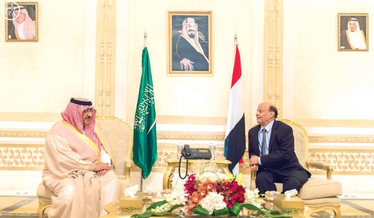 صاحب السمو الملكي الامير محمد بن نايف بن عبدالعزيز ولي ولي العهد النائب الثاني لرئيس مجلس الوزراء وزير الداخلية السعودي خلال اجتماعه بالرئيس اليمني عبد ربه منصور هادي في الرياض امس الاول واس﻿