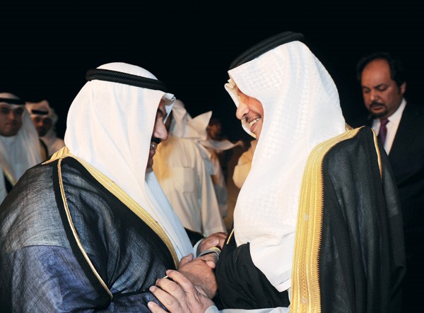 سمو الشيخ ناصر المحمد على راس مستقبلي سمو رئيس الوزراء الشيخ جابر المبارك لدى عودته الى ارض الوطن امس