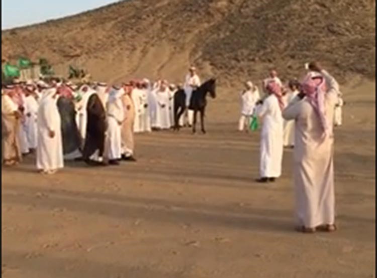 بالفيديو.. شاهد استقبال قبيلة سعودية لقوات الحرس الوطني المشاركة في عاصفة الحزم 