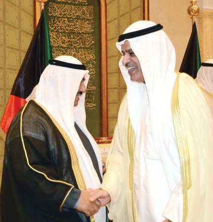 سمو الشيخ ناصر المحمد مرحبا بالسفير علي السعيد خلال افتتاح مؤتمر البعثات الديبلوماسية 
