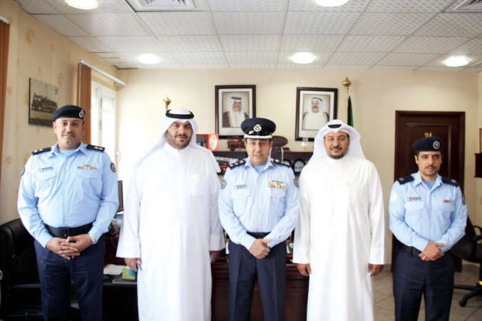 العقبد خليل الامير متوسطاالمكرمين ويبدو الملازم اول رضا السلمان والرائد ماجد العتيبي﻿
