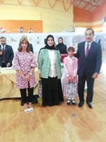 د قيس الدويري ود افتكار العدواني يكرمان الطالبة مريم عبدالله﻿