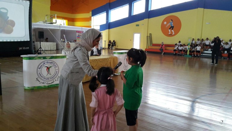 تكريم عدد من الطالبات في يوم الصحة العالمي