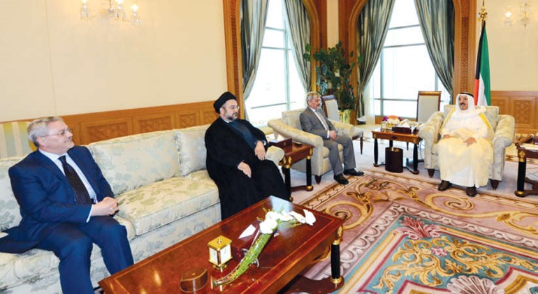 صاحب السمو لدى استقباله دابراهيم بحر العلوم ومحمد بحر العلوم بحضور السفير العراقي ﻿