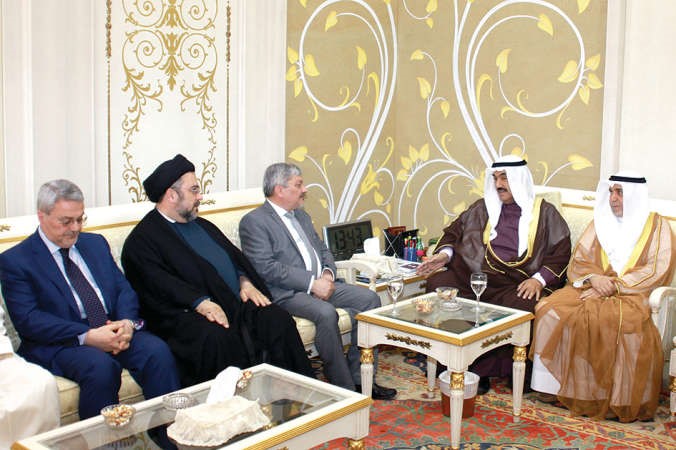 سمو الشيخ ناصر المحمد مستقبلا د ابراهيم بحر العلوم ومحمد حسين بحر العلوم ومحمد علي بحر العلوم