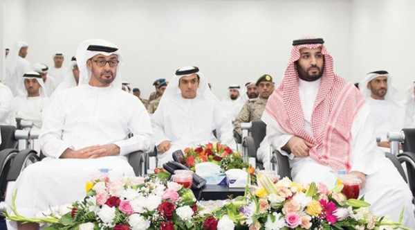 الامير محمد بن سلمان والشيخ محمد بن زايد خلال زيارتهما قاعدة الملك فهد الجويةامس واس