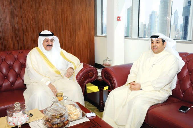 الوزير يعقوب الصانع مستقبلا السفير سميح جوهر حيات﻿
