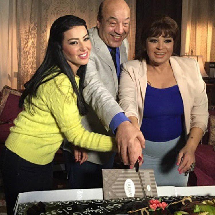 بالفيديو والصور.. سمية الخشاب تحتفل بعيد ميلاد فيفي عبده