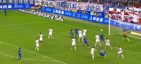 بالفيديو.. لاعب كولومبي يسجل مقصية بهلوانية في الدوري الصيني