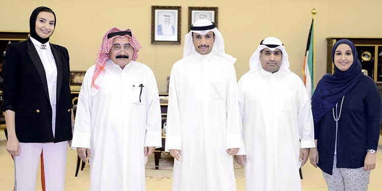 الغانم مع وفد جمعية القانونيين