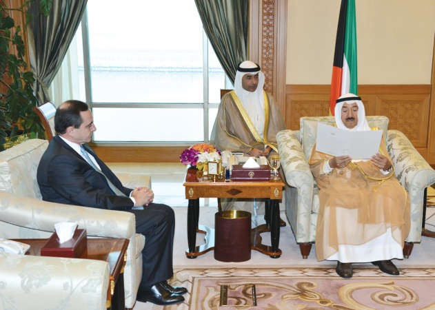 صاحب السمو الامير الشيخ صباح الاحمد مستقبلا السفير محمد الكايد ﻿